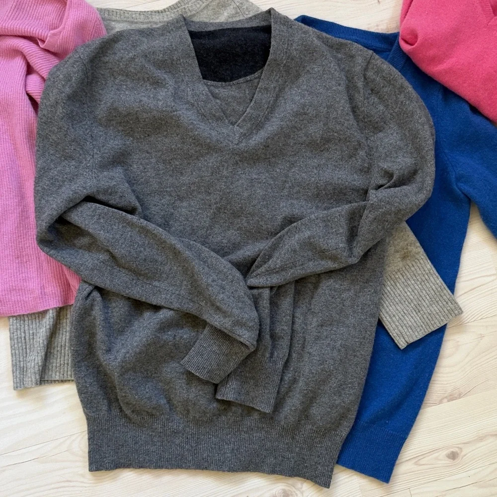 Bundle of spring cashmere V-Neck and Crew Neck Sweaters - Picture 3 of 7